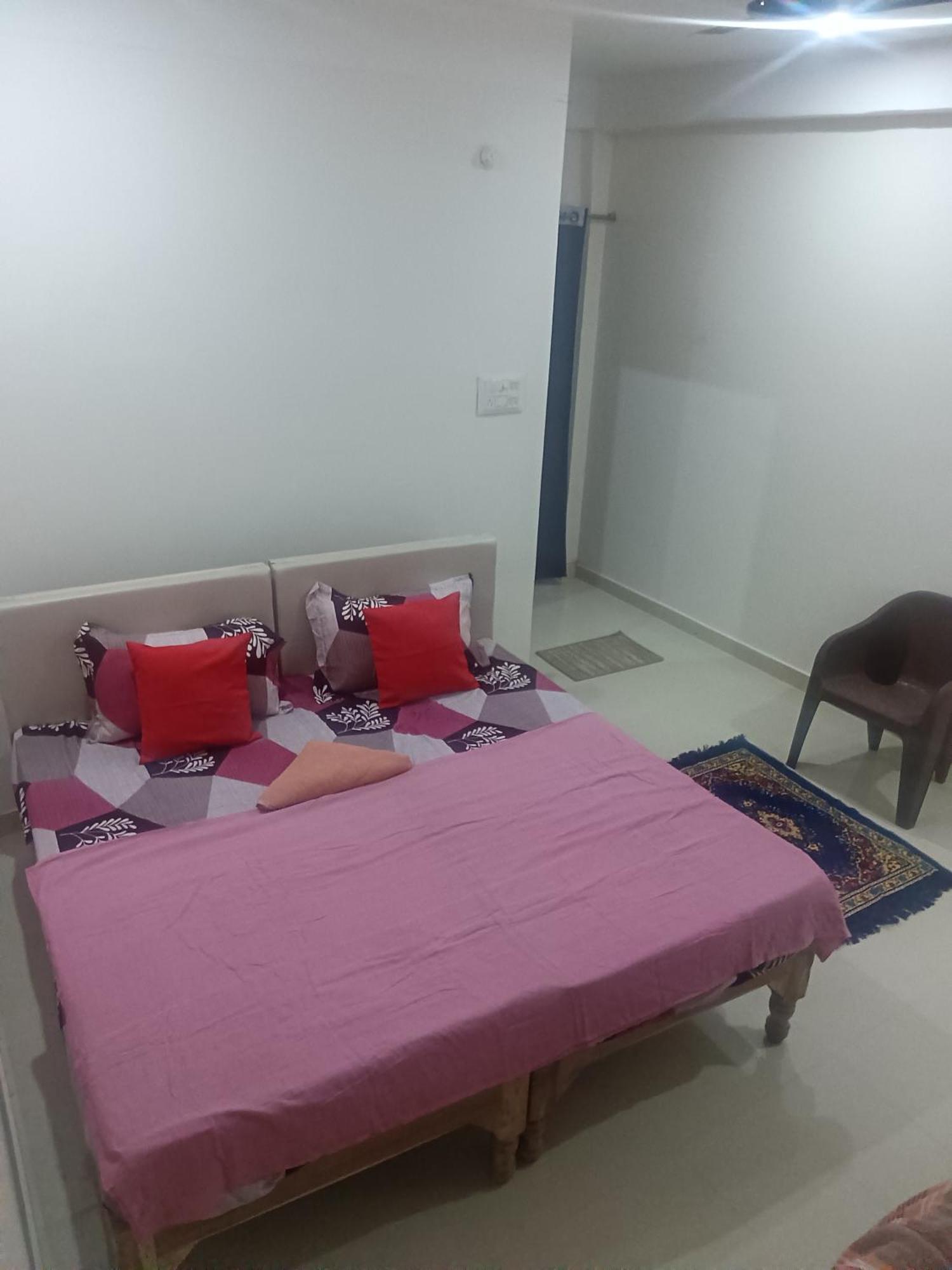 Kedar Guest House Ayodhya Екстериор снимка